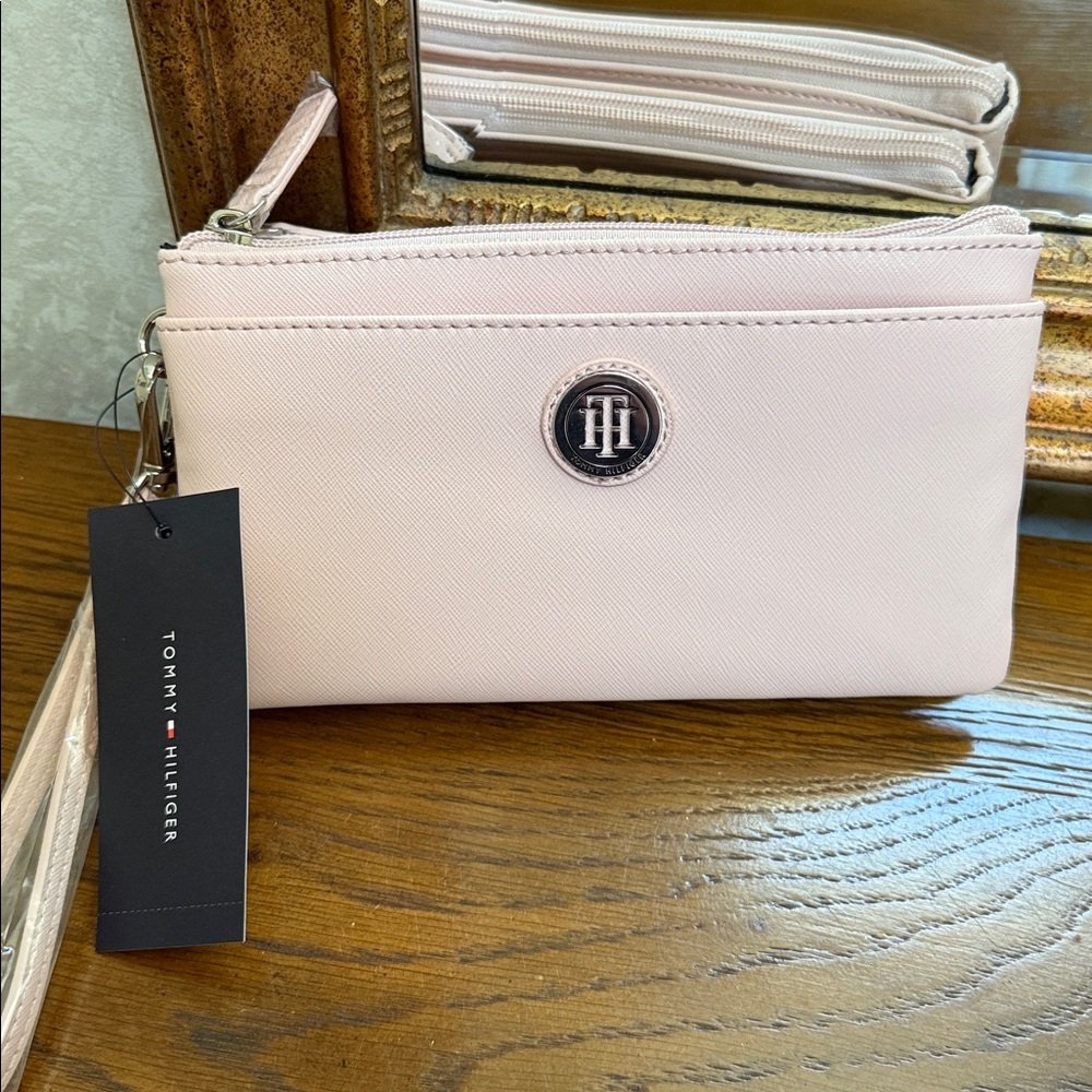 Tommy Hilfiger Light Pink wristlet. Exterior pocket & two top zip pockets.